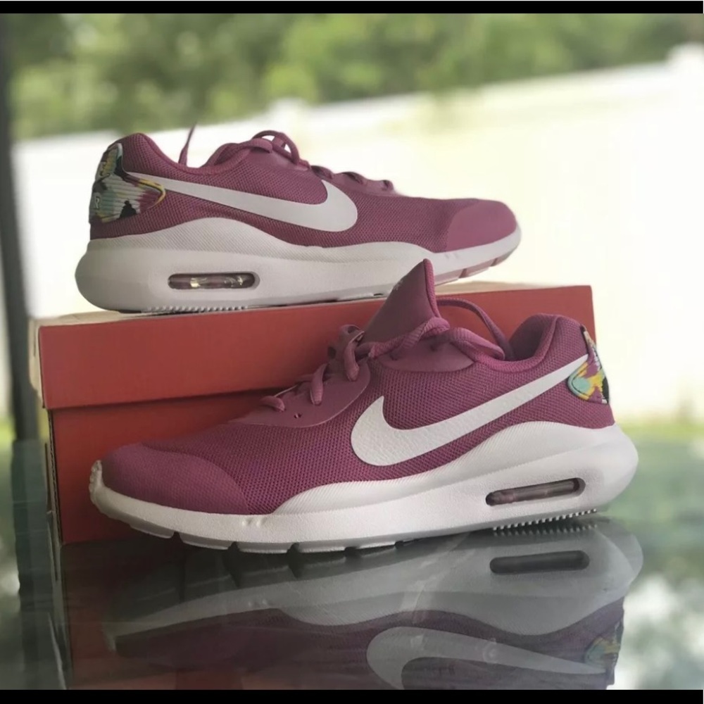 Air max oketo MC (GS) size 7: 8.5 womens brand new pink